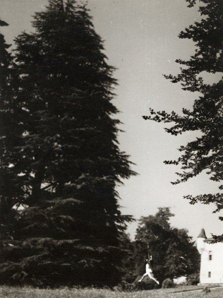 Jacques-Henri Lartigue - Huguette Sabouret au Château des Essarts, Veyvialle, France