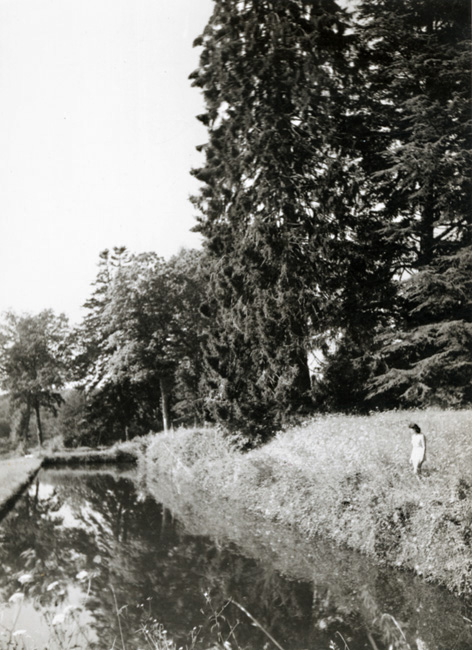 Jacques-Henri Lartigue - Huguette Sabouret au Château des Essarts, Veyvialle, France