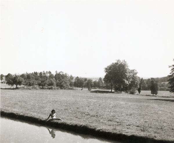 Jacques-Henri Lartigue - Huguette Sabouret au Château des Essarts, Veyvialle, France