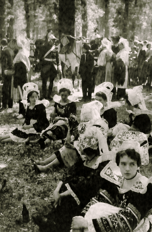 Henri Cartier-Bresson - Women in Traditional Dress of Brittany (Bretagne)