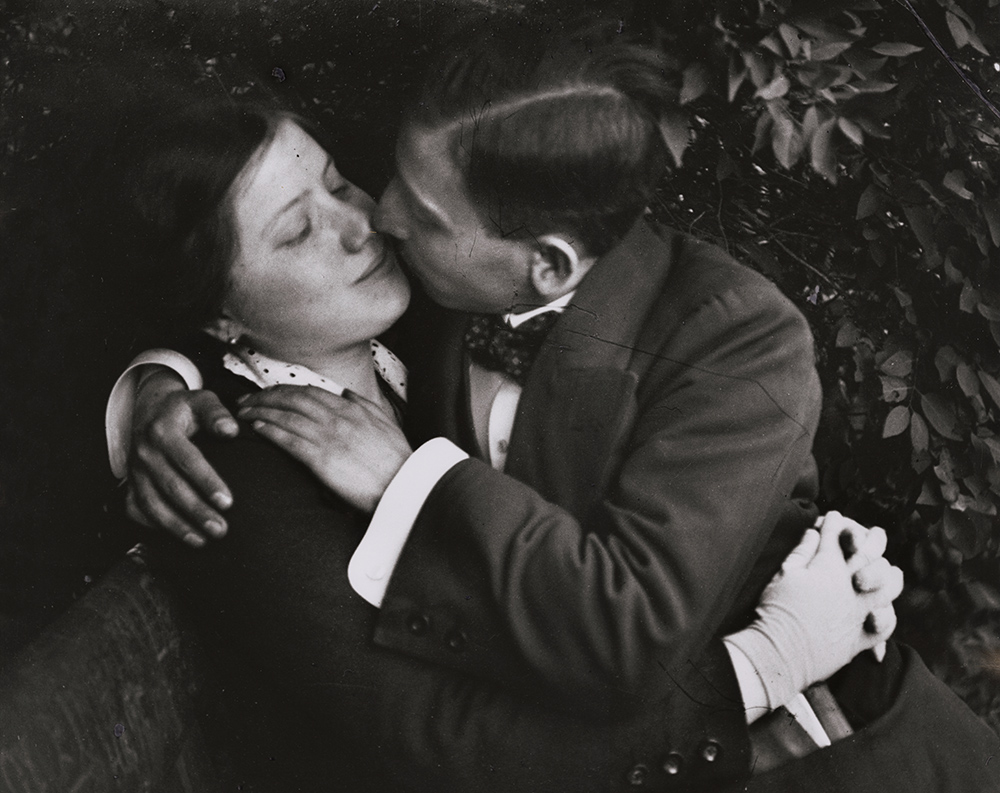 André Kertész - Lovers or Kiss, Budapest