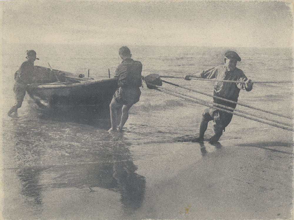 Varando (Fishermen with Boat)