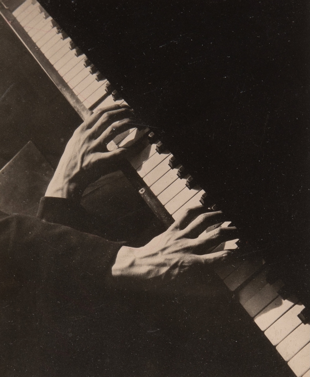 Photo Foka - Hands of the Pianist Paul Arma