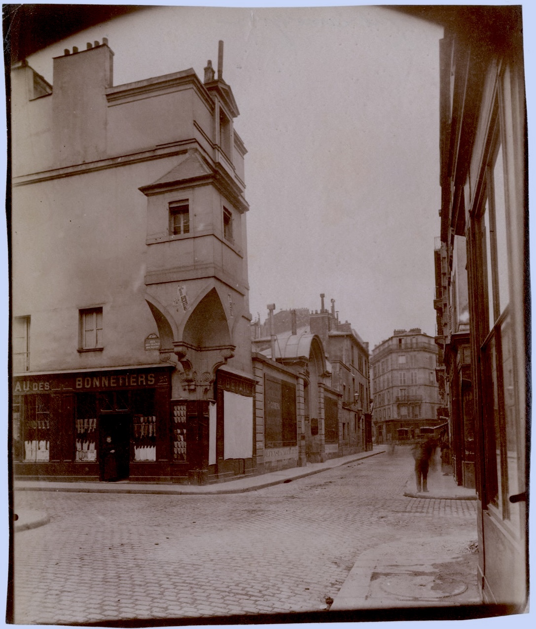 Jean-Eugene-Auguste Atget - Hôtel Lamoignon, Rue des Francs-Bourgeois, Paris Jean-Eugene-Auguste Atget - Hôtel Lamoignon, Rue des Francs-Bourgeois, Paris