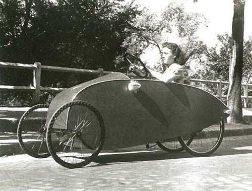 Voiture a pedales (Pedal-mobile or "Velocar")