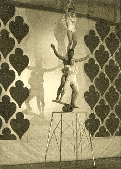 Victor Guidalevitch - Acrobats Victor Guidalevitch - Acrobats