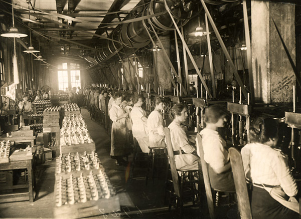 Internation Film Service Inc. (Committee on Public Information) - American Women Making Shells for WWI Internation Film Service Inc. (Committee on Public Information) - American Women Making Shells for WWI