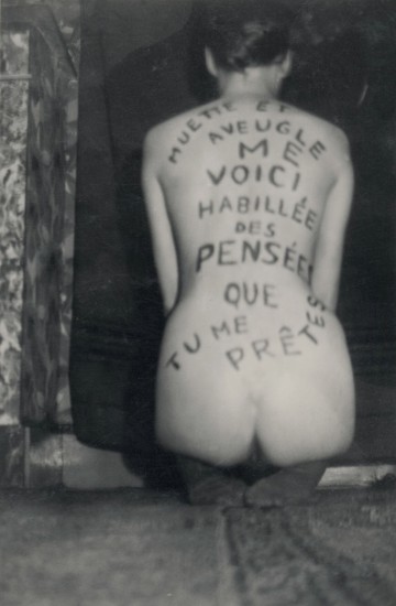 Marcel Mariën. Muette et aveugle, me voici habillée des pensées que tu me prêtes, ca 1940-1945. Coll. Communauté française de Belgique, dépôt au Musée de la Photographie 18 414. © Fondation Marcel Mariën / SABAM Belgium 2024. Marcel Mariën. Muette et aveugle, me voici habillée des pensées que tu me prêtes, ca 1940-1945. Coll. Communauté française de Belgique, dépôt au Musée de la Photographie 18 414. © Fondation Marcel Mariën / SABAM Belgium 2024.